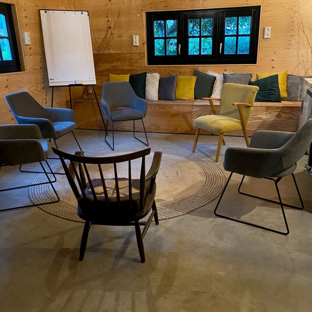 Kringsessie in ruimte KIEM voor coaching of overleg in kleine groepen